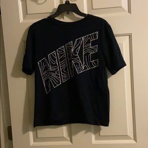 CROPPED NIKE TEE